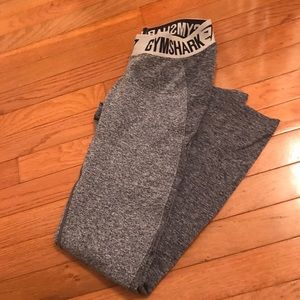 Gym shark leggings